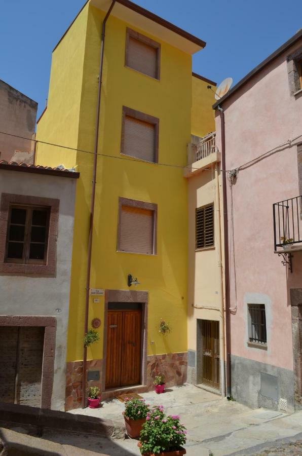 Hôtel La Casa Di Angelo à Bosa Extérieur photo