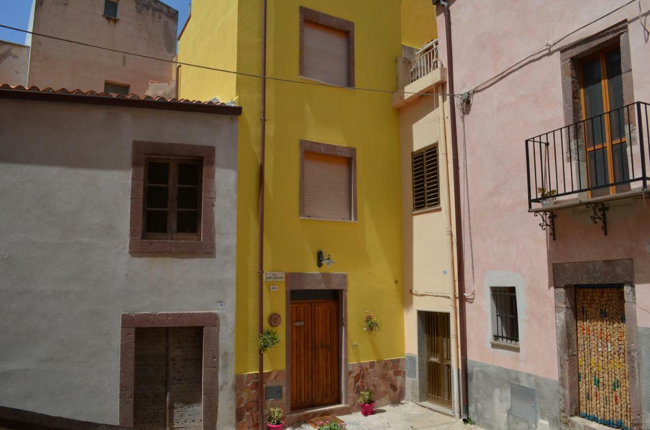 Hôtel La Casa Di Angelo à Bosa Extérieur photo