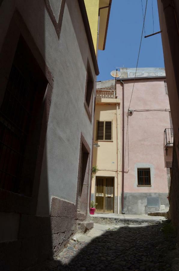 Hôtel La Casa Di Angelo à Bosa Extérieur photo