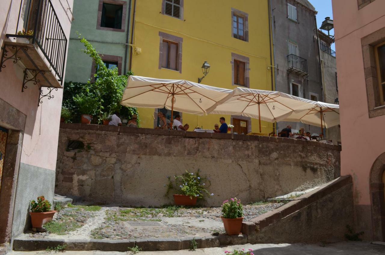 Hôtel La Casa Di Angelo à Bosa Extérieur photo