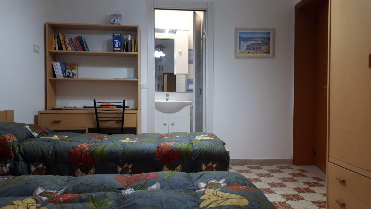 Hôtel La Casa Di Angelo à Bosa Extérieur photo
